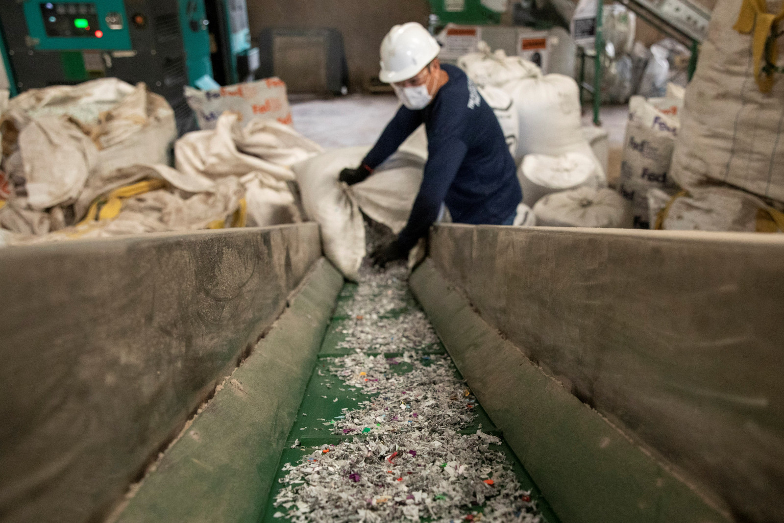 Philippines: Biến rác thải nhựa thành vật liệu xây dựng