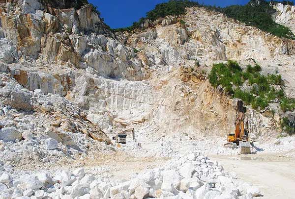 Sẽ cấp mới 38 giấy phép khai thác mỏ đá vôi để phục vụ sản xuất xi măng