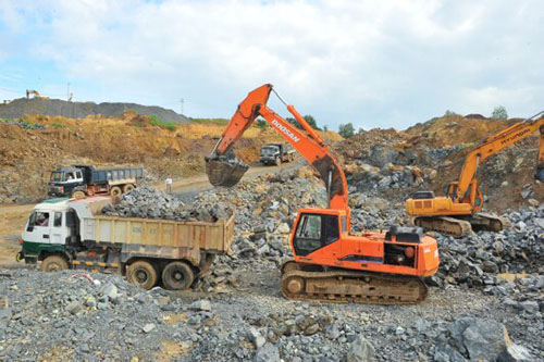 Hòa Bình tạm dừng 16 mỏ khai thác đá làm vật liệu xây dựng