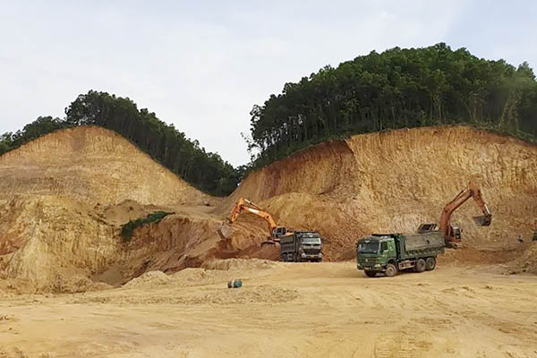 Thái Nguyên đấu giá quyền khai thác 22 mỏ đất làm vật liệu san lấp