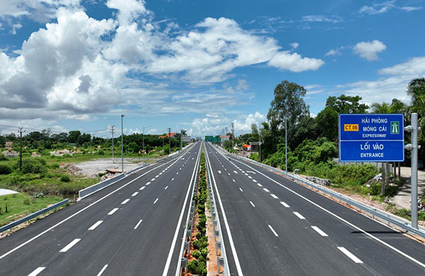 Thủ tướng Chính phủ yêu cầu khẩn trương ban hành Quy chuẩn thiết kế đường bộ cao tốc