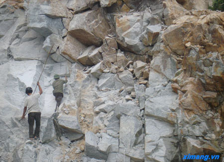 Quảng Ngãi tạm thu tiền cấp quyền khai thác khoáng sản đá làm VLXD thông thường tại mỏ đá núi Giữa