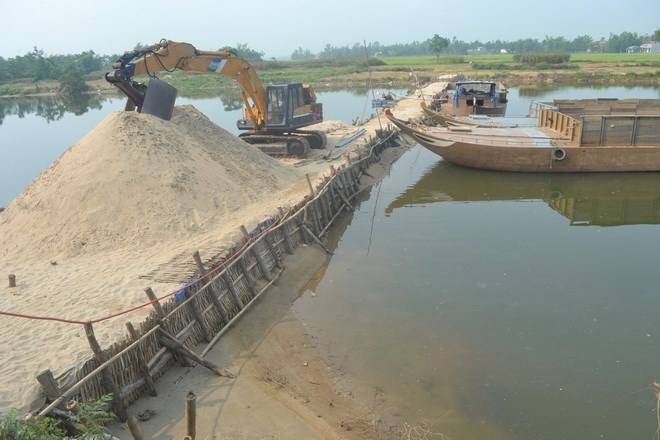 Bộ Xây dựng báo cáo Chính phủ về việc xử lý cát nhiễm mặn thu hồi từ các dự án nạo vét khơi thông luồng tại các cảng quân sự