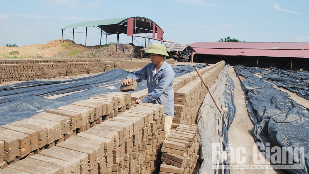 Bắc Giang: Nguồn cung dư thừa, giá gạch nung giảm mạnh