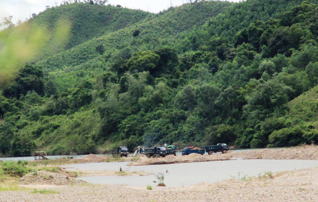Quảng Trị: Đóng cửa mỏ cát, sỏi lòng sông Đakrông