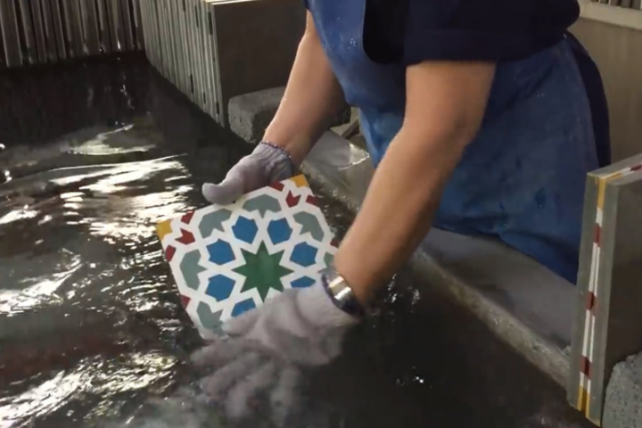Quy trình chế tạo gạch hoa bằng tay ở Mỹ