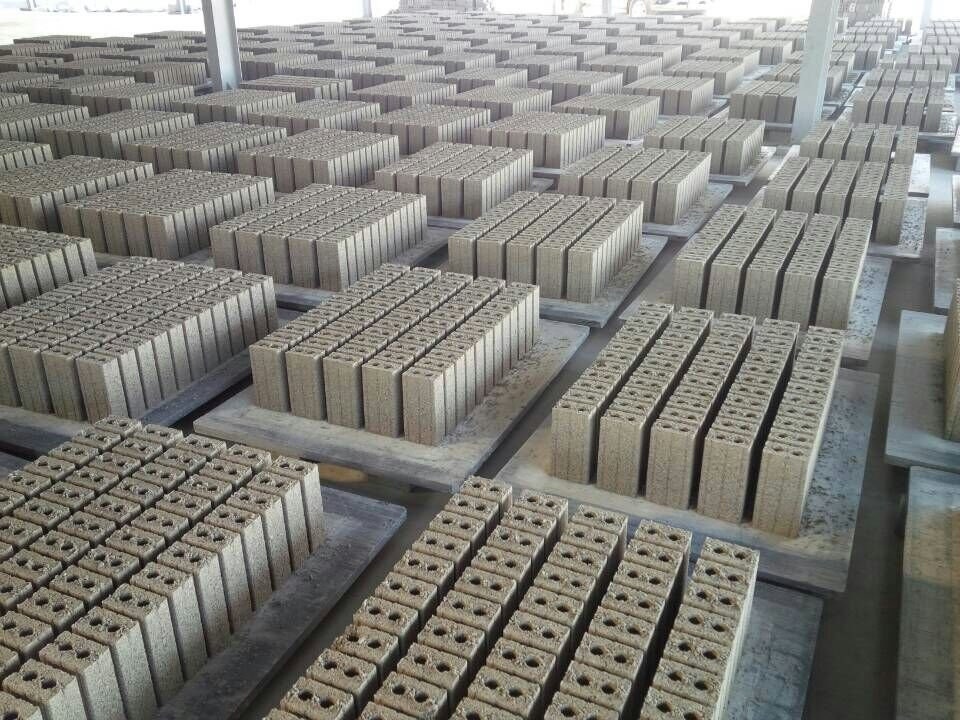 Nghiên cứu sử dụng phế thải bùn vôi của nhà máy giấy để sản xuất gạch không nung