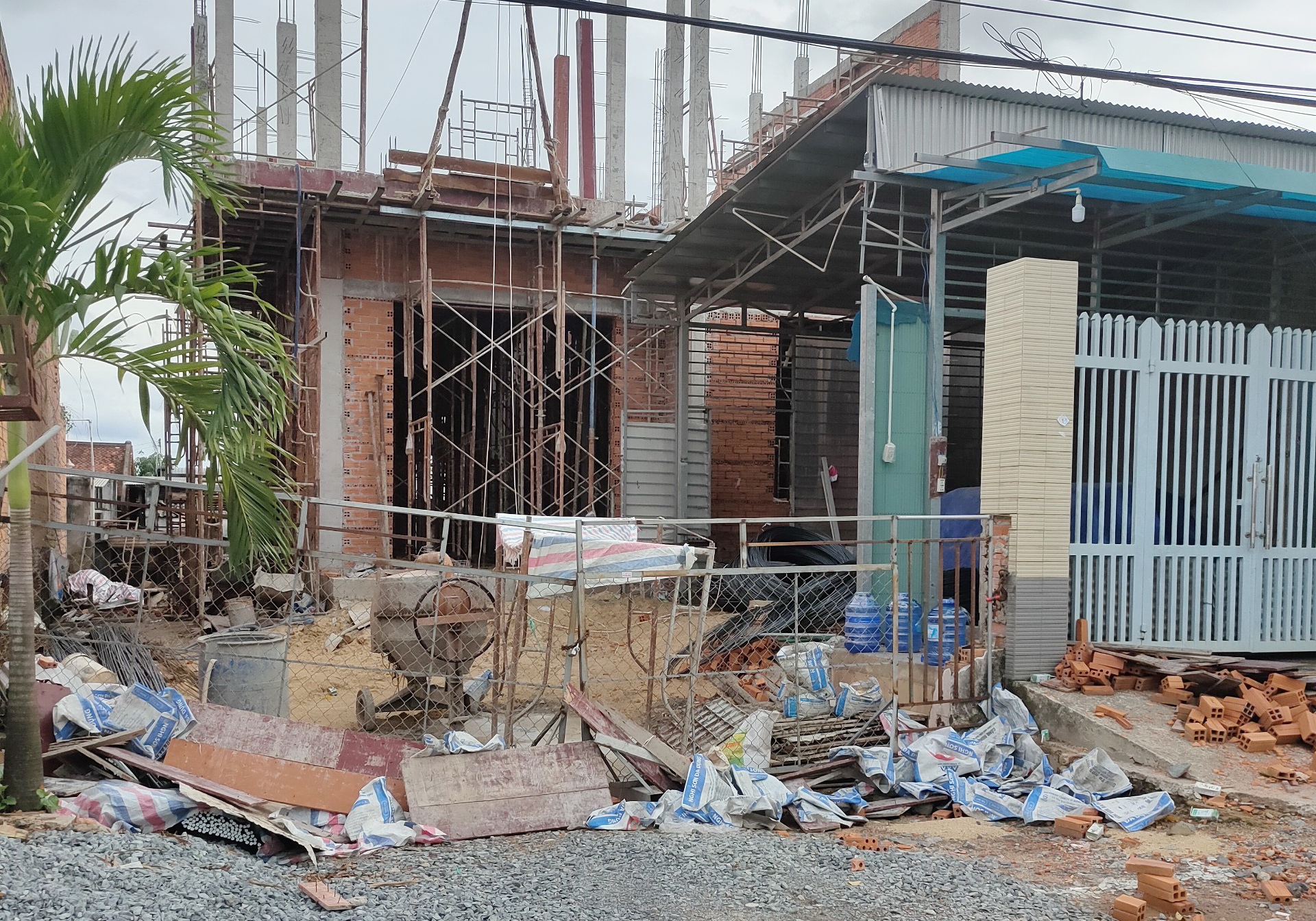 Tây Ninh: Giá vật liệu xây dựng tăng đỉnh điểm khiến các công trình xây dựng gặp khó