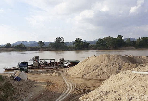 Nghệ An: Giá cát xây dựng tăng mạnh do khan hiếm