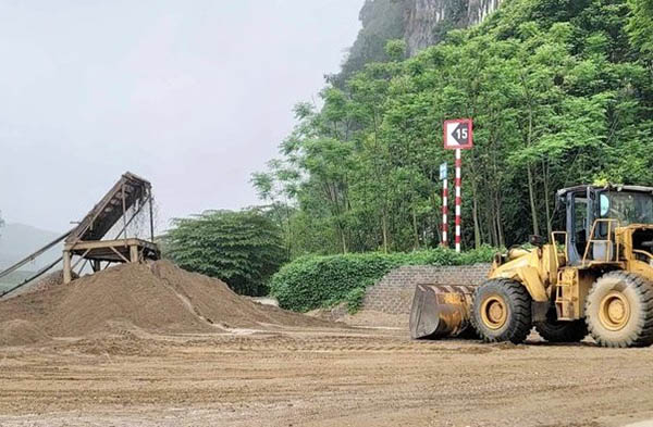 Giá cát tại Hà Tĩnh đắt do quản lý khoáng sản chặt chẽ và đấu giá mỏ cao