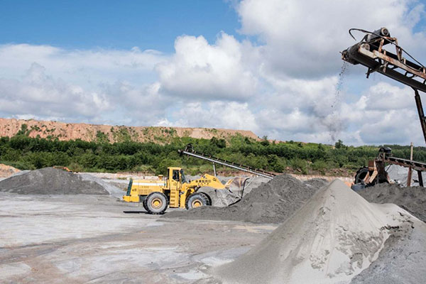 TT Huế: Áp dụng công nghệ sản xuất cát xây dựng từ đá và đất tầng phủ